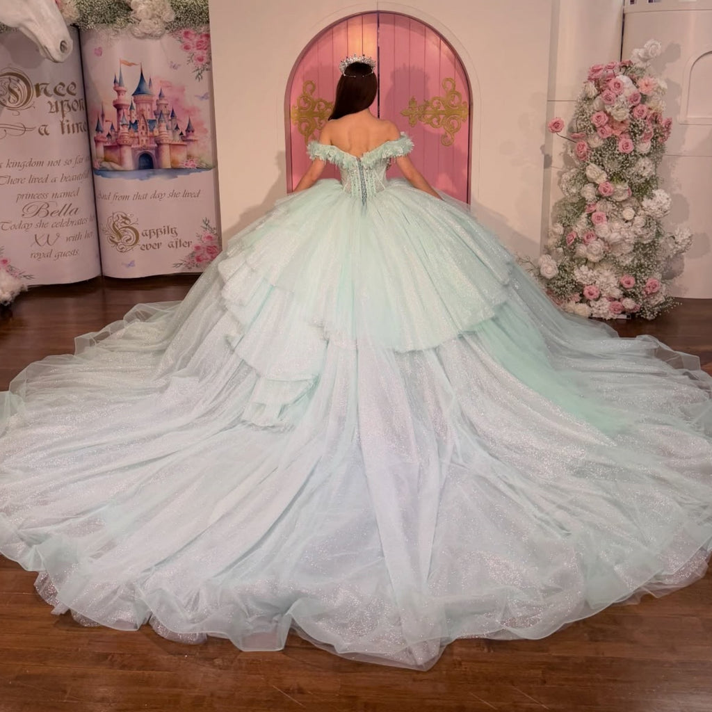 Vestido de Quinceañera Azul Marino con Lentejuelas, Apliques de Cuentas, Brillos y Escote Bardot YQ1055