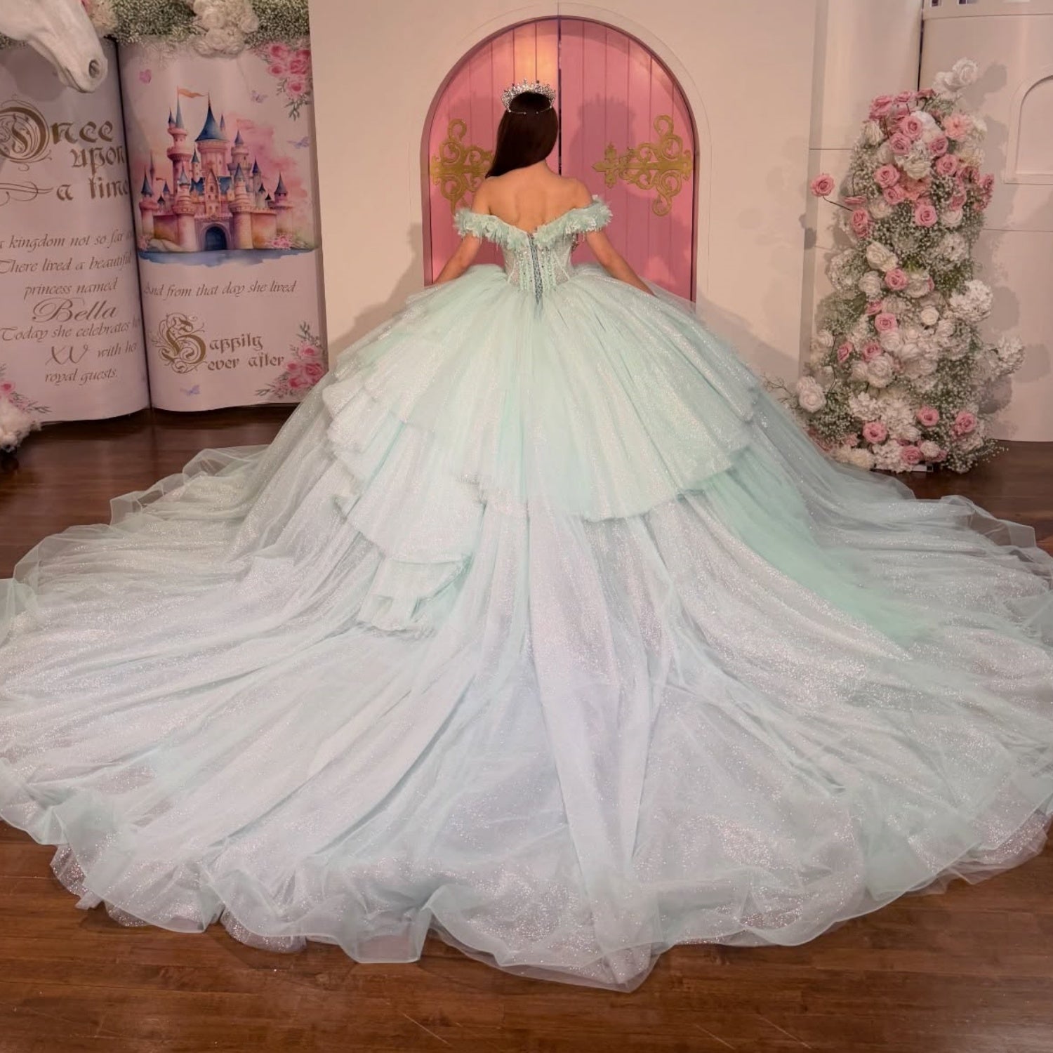 Vestido de Quinceañera Azul Marino con Lentejuelas, Apliques de Cuentas, Brillos y Escote Bardot YQ1055
