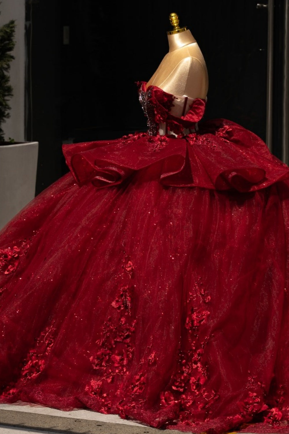 Off Shoulder Sleeveless 3D Flower Appliques Beaded Ruffles Burgundy Quinceañera Dress YQ1123