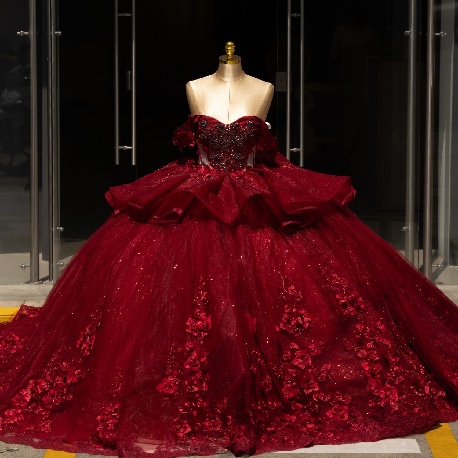 Vestido de Quinceañera Azul Marino con Lentejuelas, Apliques de Cuentas, Brillos y Escote Bardot YQ1055