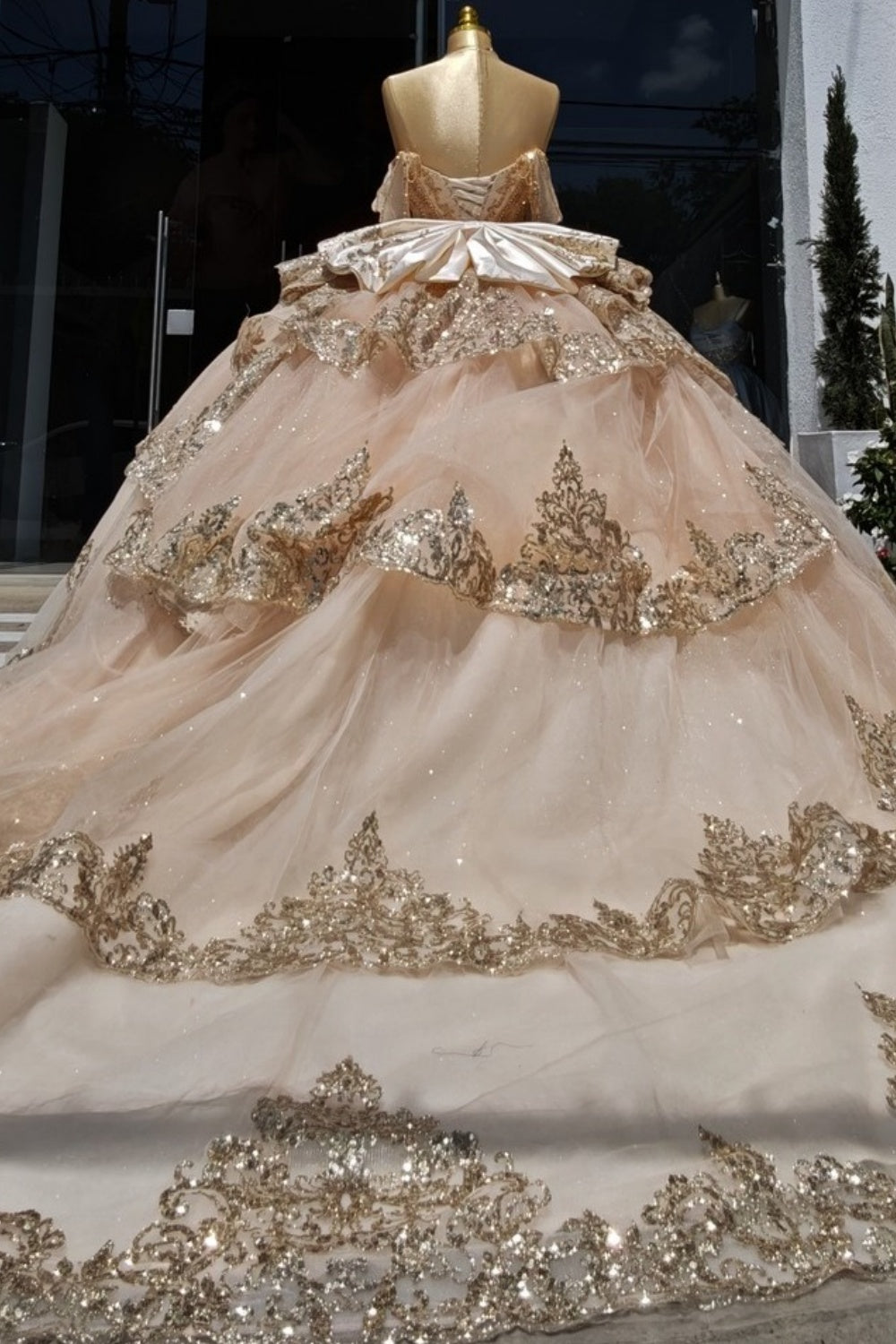 Vestido de Quinceañera Azul Marino con Lentejuelas, Apliques de Cuentas, Brillos y Escote Bardot YQ1055
