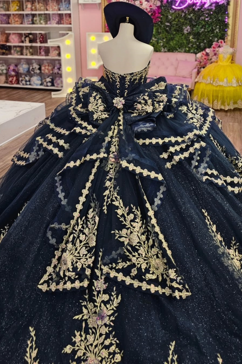 Sweetheart Sleeveless Gold Sequins Appliques Ruffles Bow Knot Navy Quinceañera Dress YQ1130