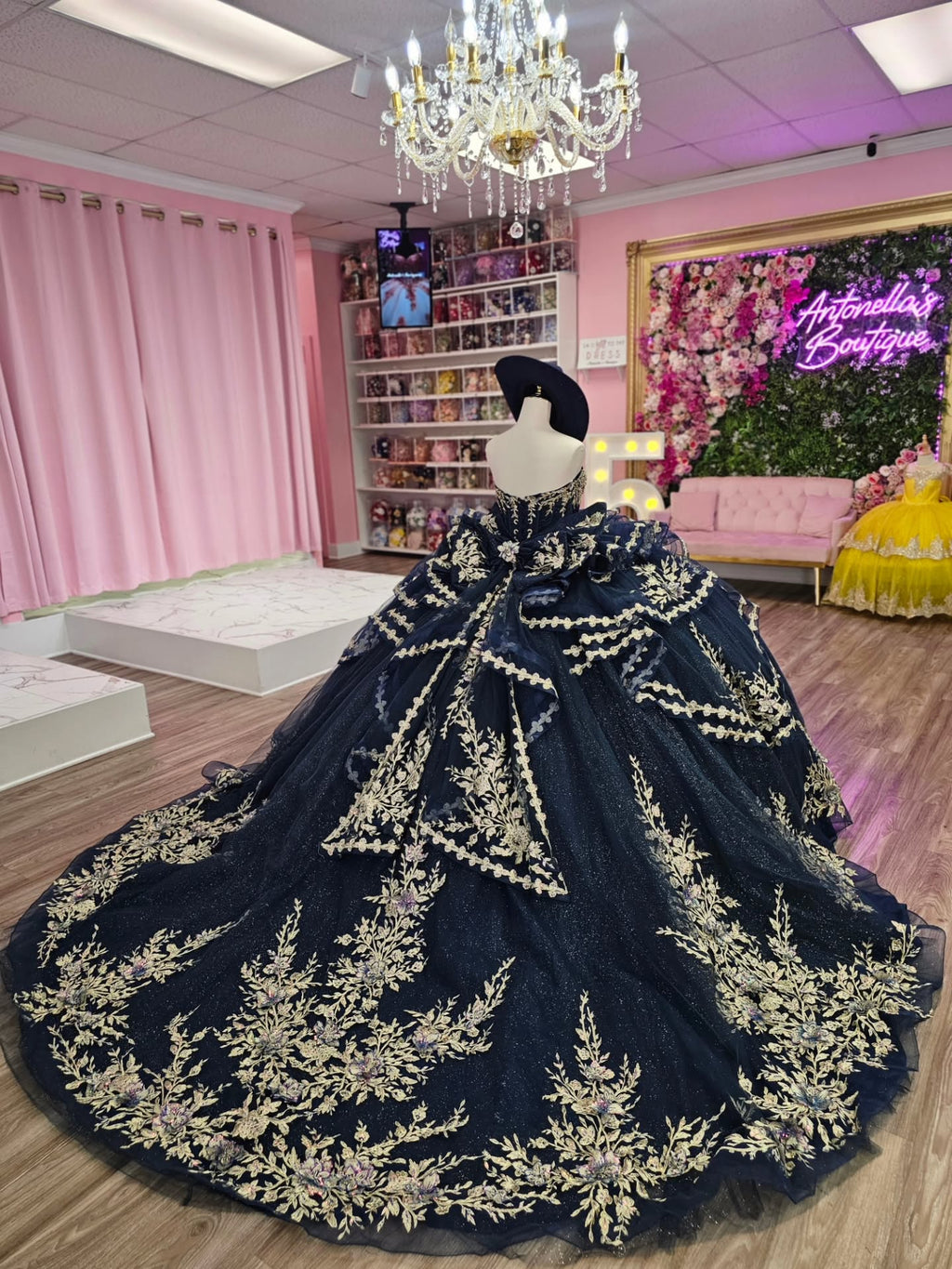 Sweetheart Sleeveless Gold Sequins Appliques Ruffles Bow Knot Navy Quinceañera Dress YQ1130