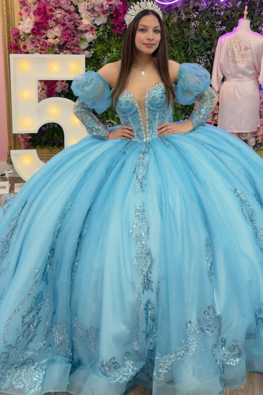 Vestido de Quinceañera Azul Marino con Lentejuelas, Apliques de Cuentas, Brillos y Escote Bardot YQ1055