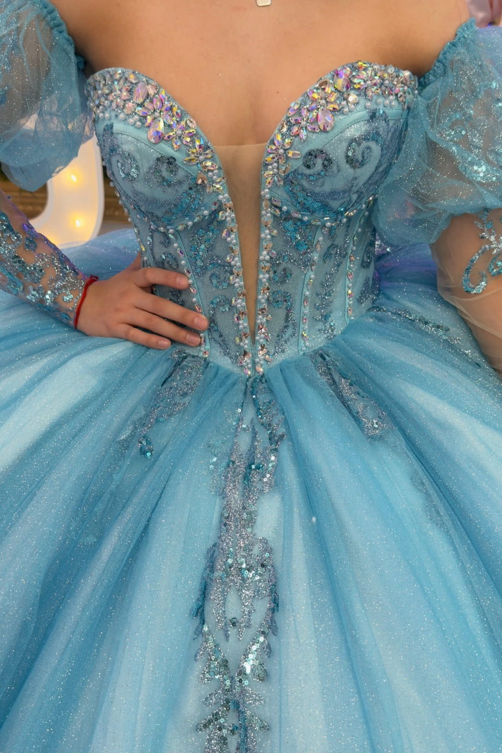 Vestido de Quinceañera Azul Marino con Lentejuelas, Apliques de Cuentas, Brillos y Escote Bardot YQ1055