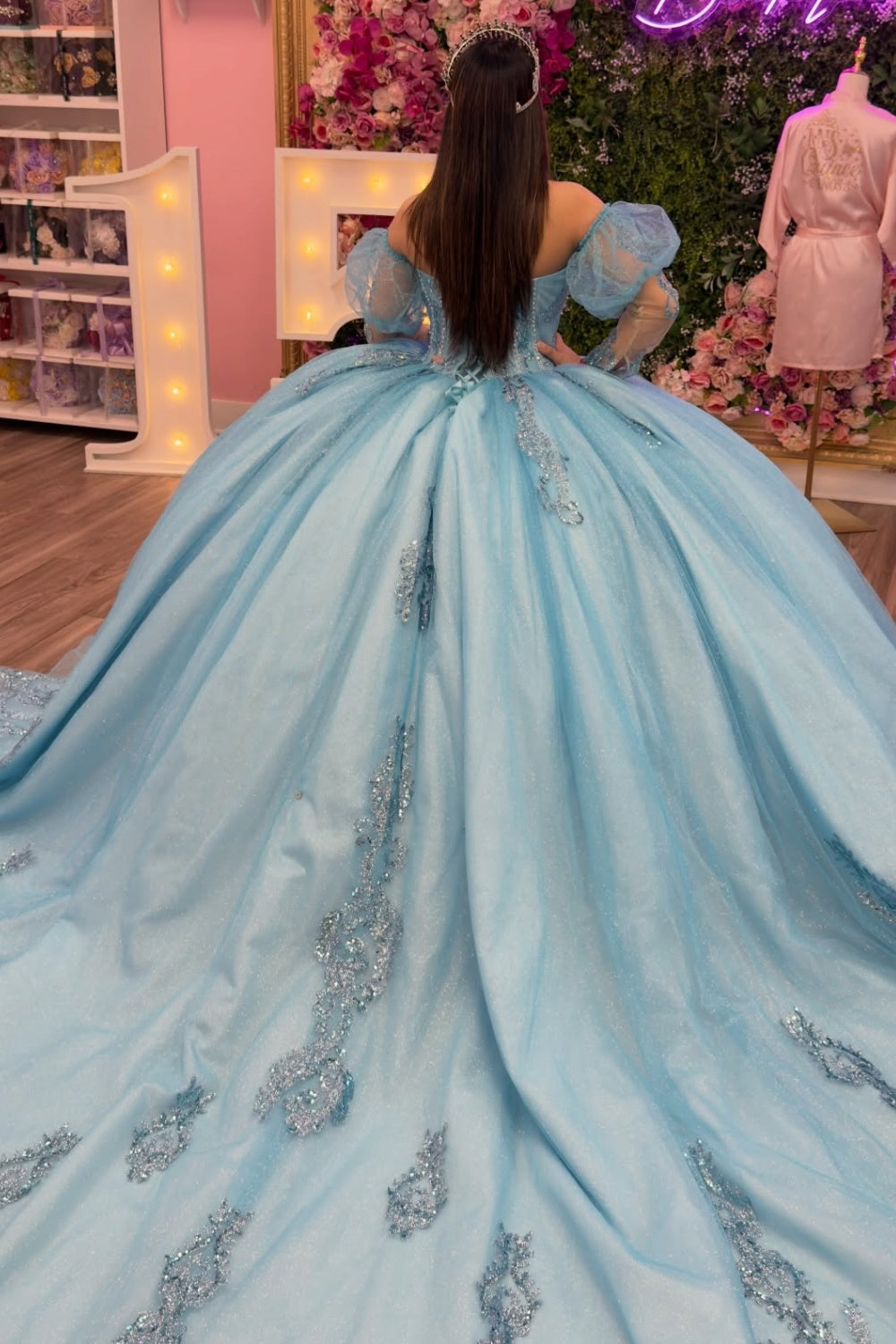 Vestido de Quinceañera Azul Marino con Lentejuelas, Apliques de Cuentas, Brillos y Escote Bardot YQ1055