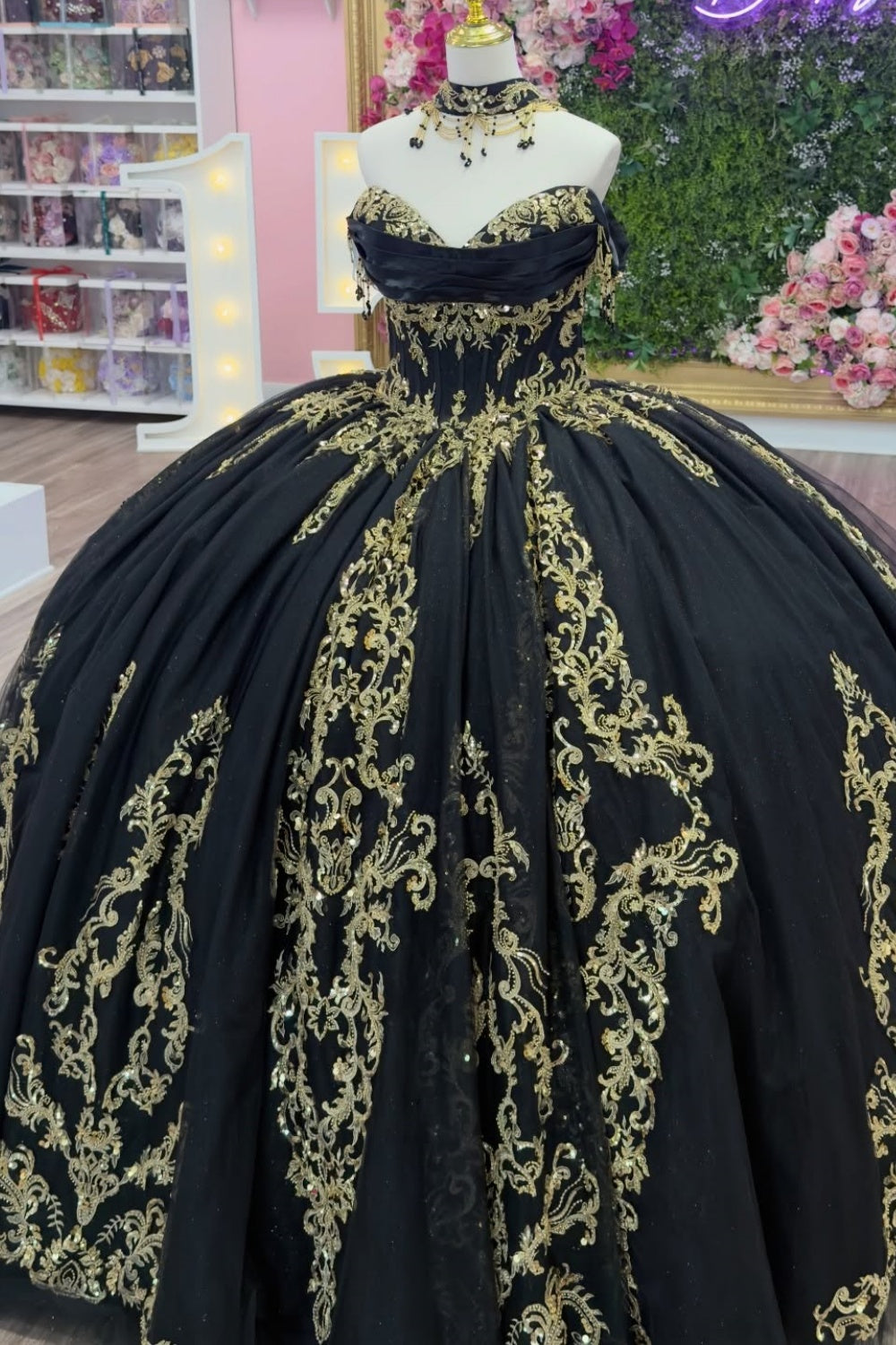 Off Shoulder Sleeveless Beaded Gold Sequins Appliques Black Quinceañera Dress YQ1135