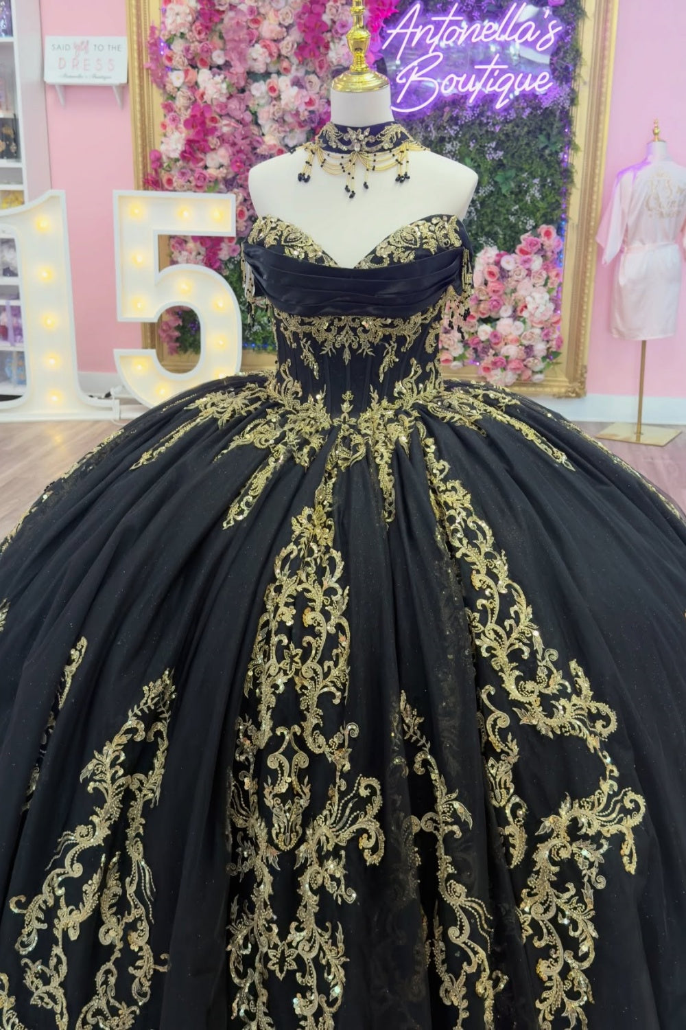 Off Shoulder Sleeveless Beaded Gold Sequins Appliques Black Quinceañera Dress YQ1135