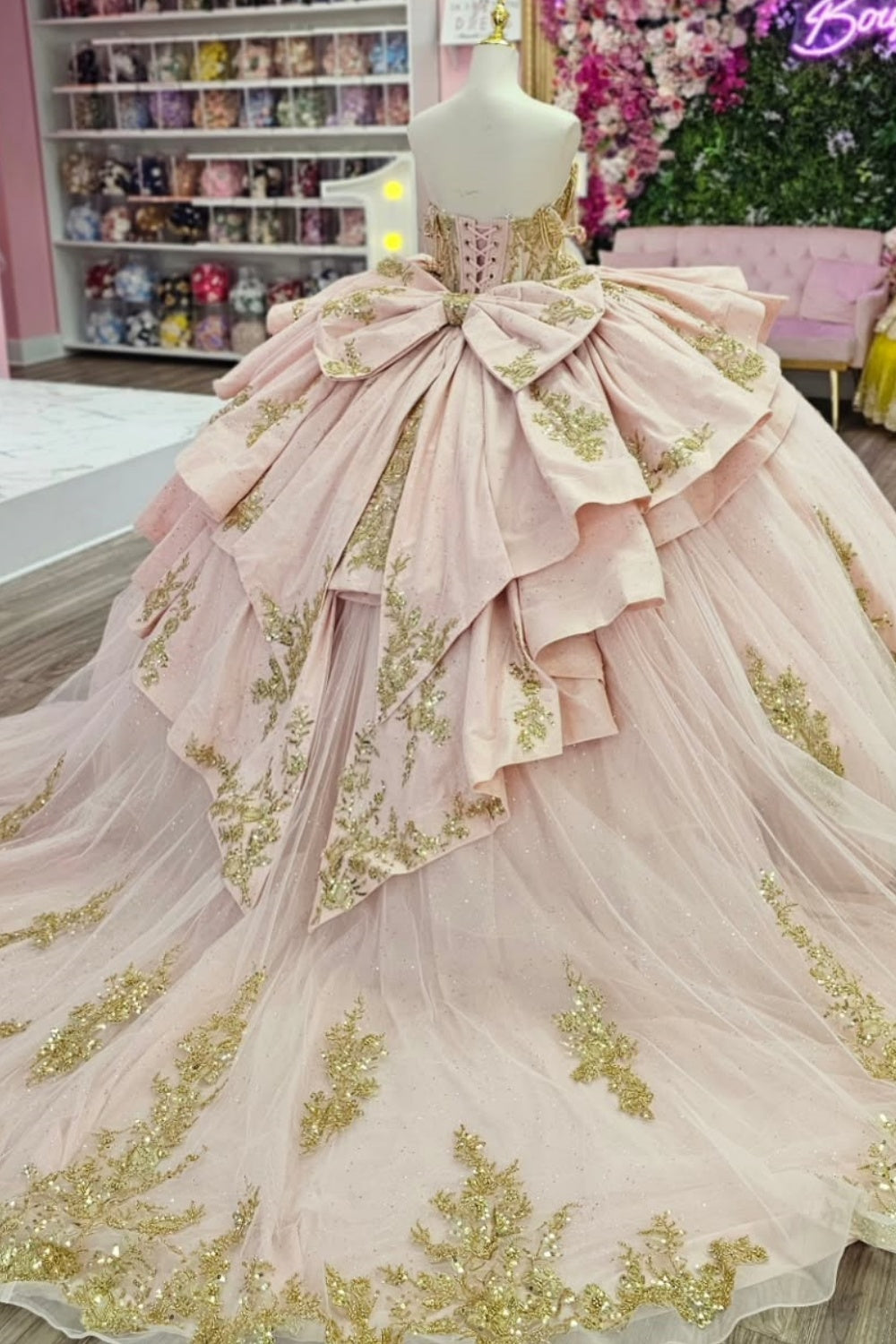 Off Shoulder Sleeveless Gold Beaded Sequins Appliques Ruffles Bow Knot Pink Quinceañera Dress YQ1136