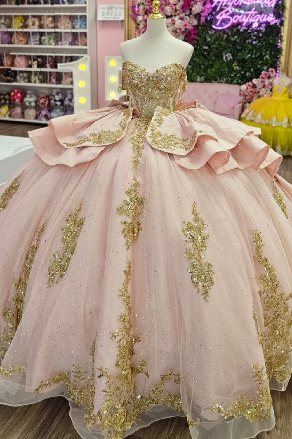 Off Shoulder Sleeveless Gold Beaded Sequins Appliques Ruffles Bow Knot Pink Quinceañera Dress YQ1136