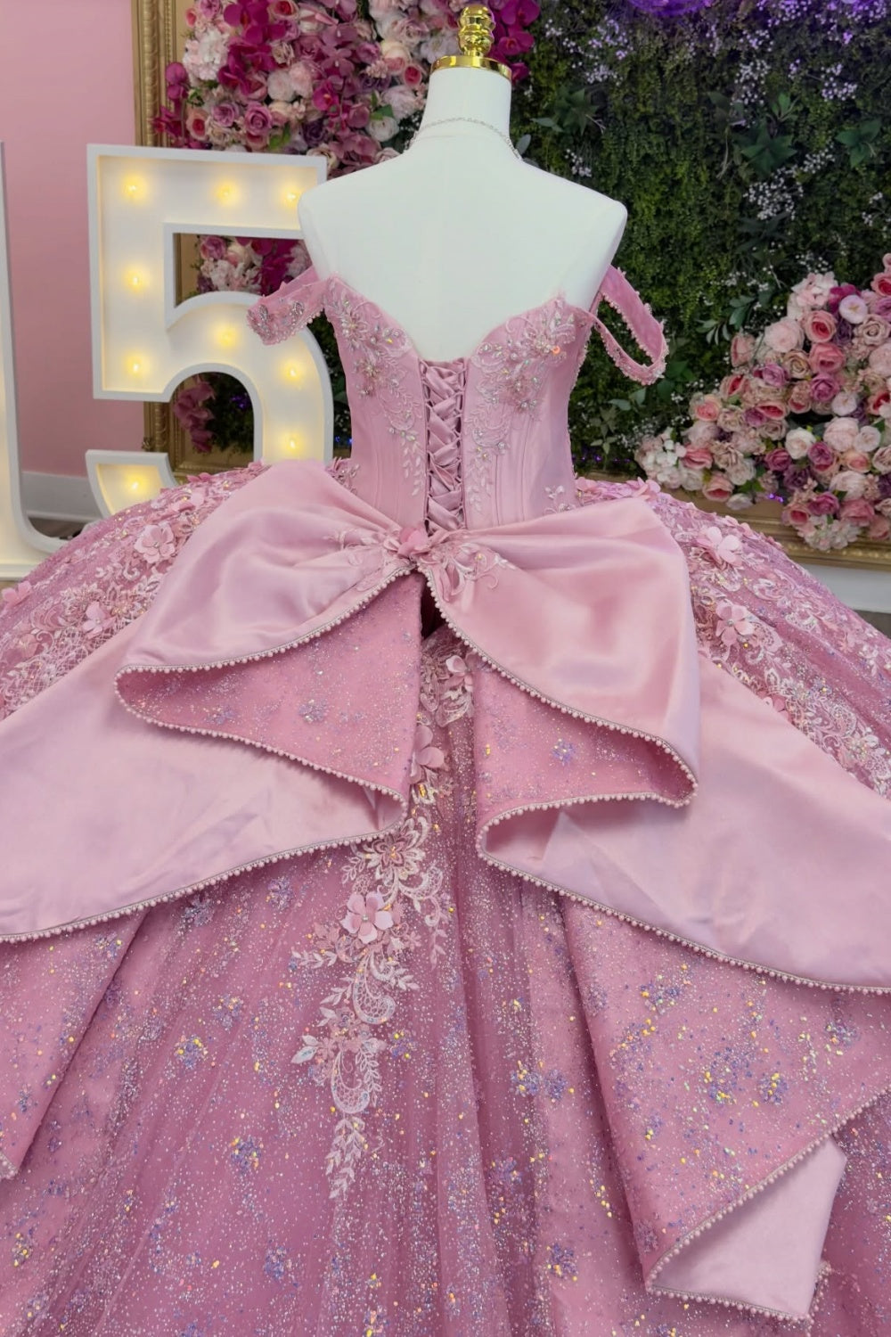 Off Shoulder Sleeveless Beaded Sequins Appliques Ruffles Bow Knot Pink Quinceañera Dress YQ1139