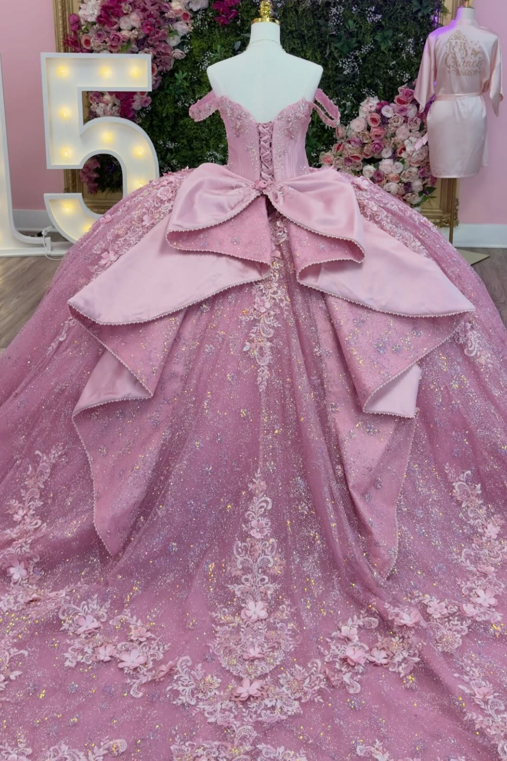 Off Shoulder Sleeveless Beaded Sequins Appliques Ruffles Bow Knot Pink Quinceañera Dress YQ1139
