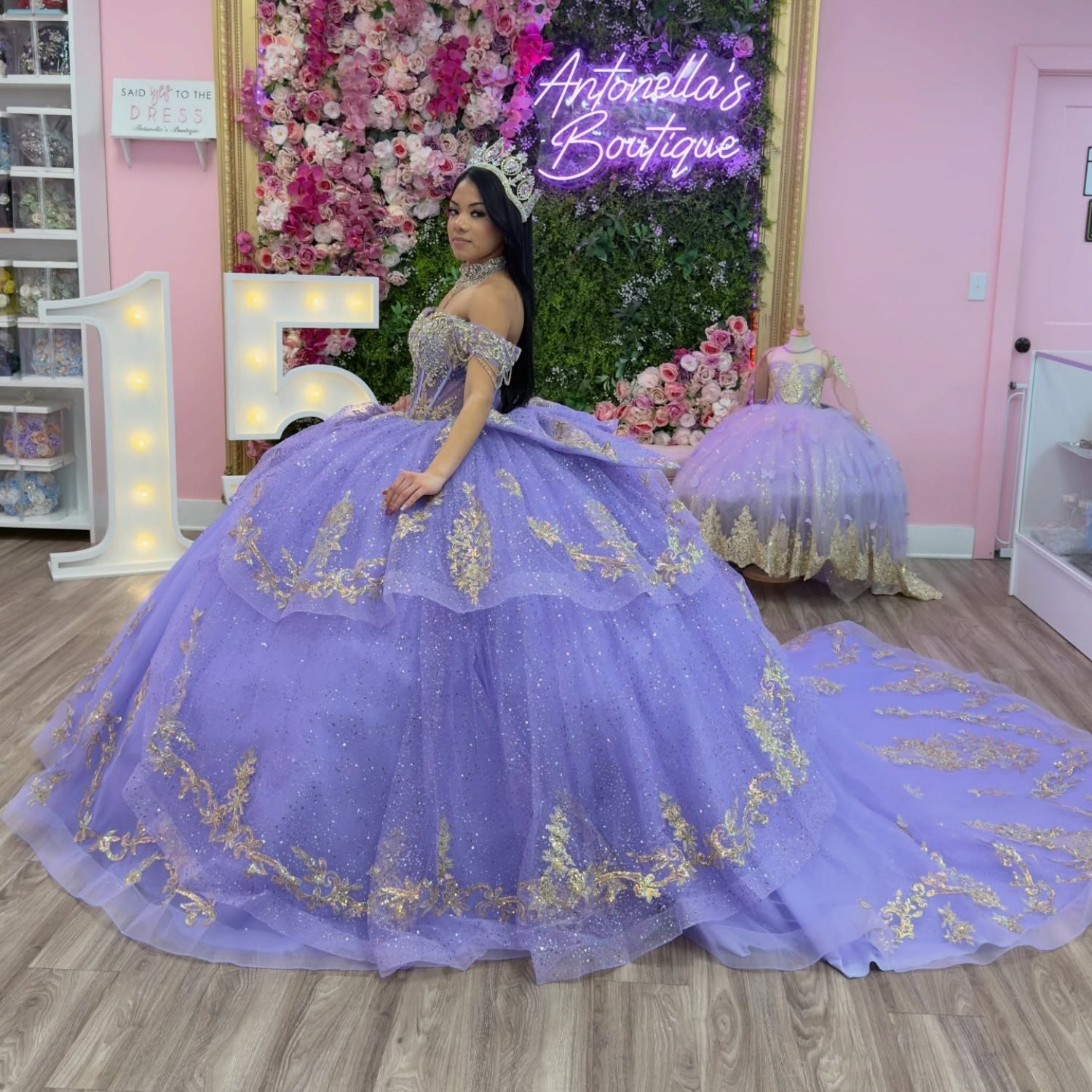 Vestido de Quinceañera Azul Marino con Lentejuelas, Apliques de Cuentas, Brillos y Escote Bardot YQ1055