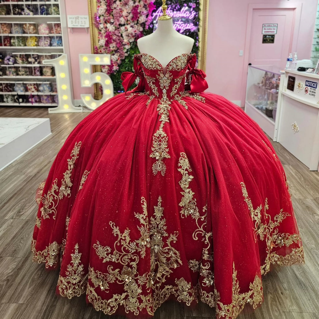 Ärmelloses, schulterfreies, perlenbesetztes Quinceañera-Kleid in Rot mit Gold-Applikationen und Schleife YQ1146