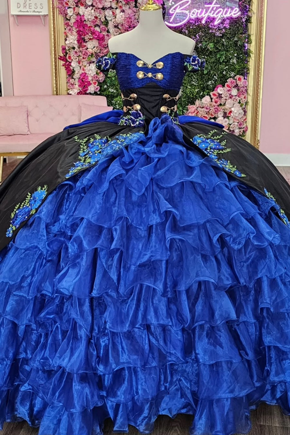 Off Shoulder Sleeveless Appliques Ruffles Tiered Bow Knot Black Royal Blue Quinceañera Dress YQ1150