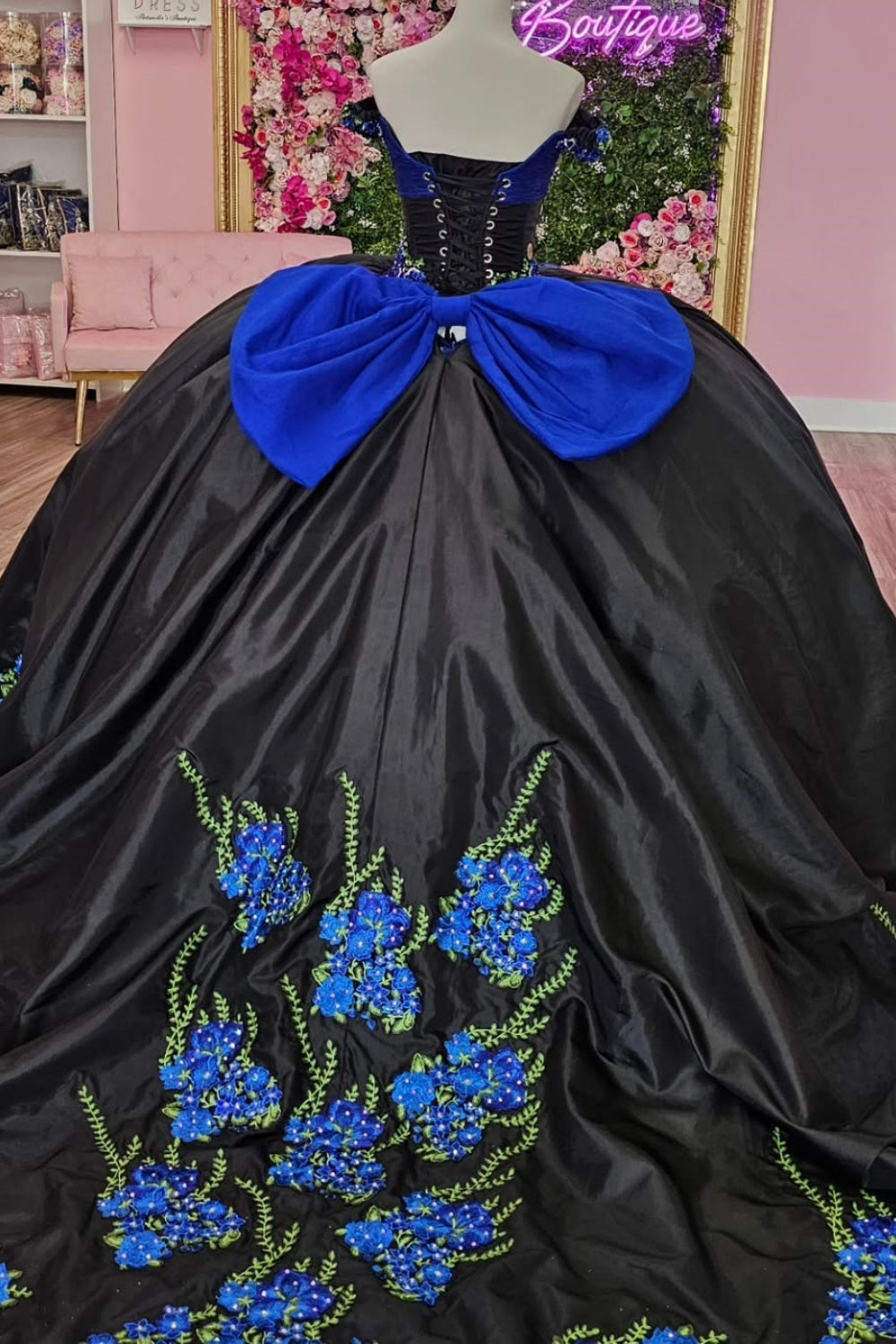 Off Shoulder Sleeveless Appliques Ruffles Tiered Bow Knot Black Royal Blue Quinceañera Dress YQ1150