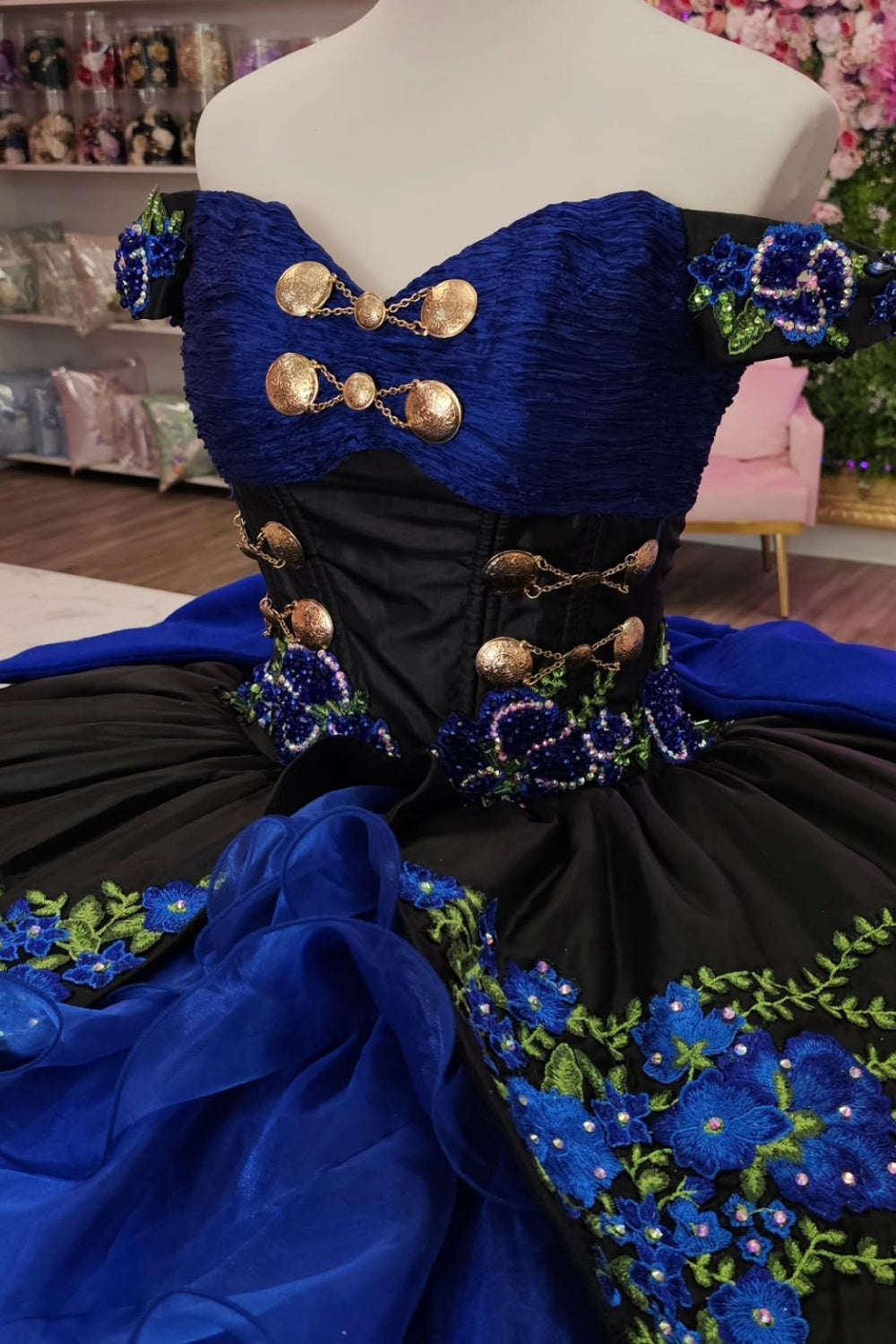 Off Shoulder Sleeveless Appliques Ruffles Tiered Bow Knot Black Royal Blue Quinceañera Dress YQ1150