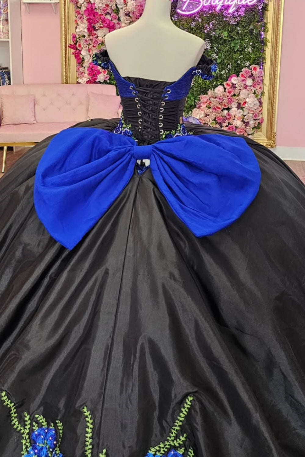 Off Shoulder Sleeveless Appliques Ruffles Tiered Bow Knot Black Royal Blue Quinceañera Dress YQ1150