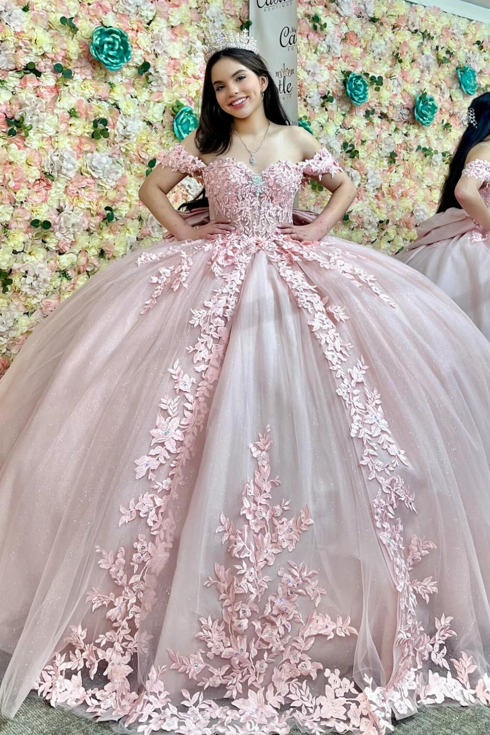 Vestido de Quinceañera Azul Marino con Lentejuelas, Apliques de Cuentas, Brillos y Escote Bardot YQ1055