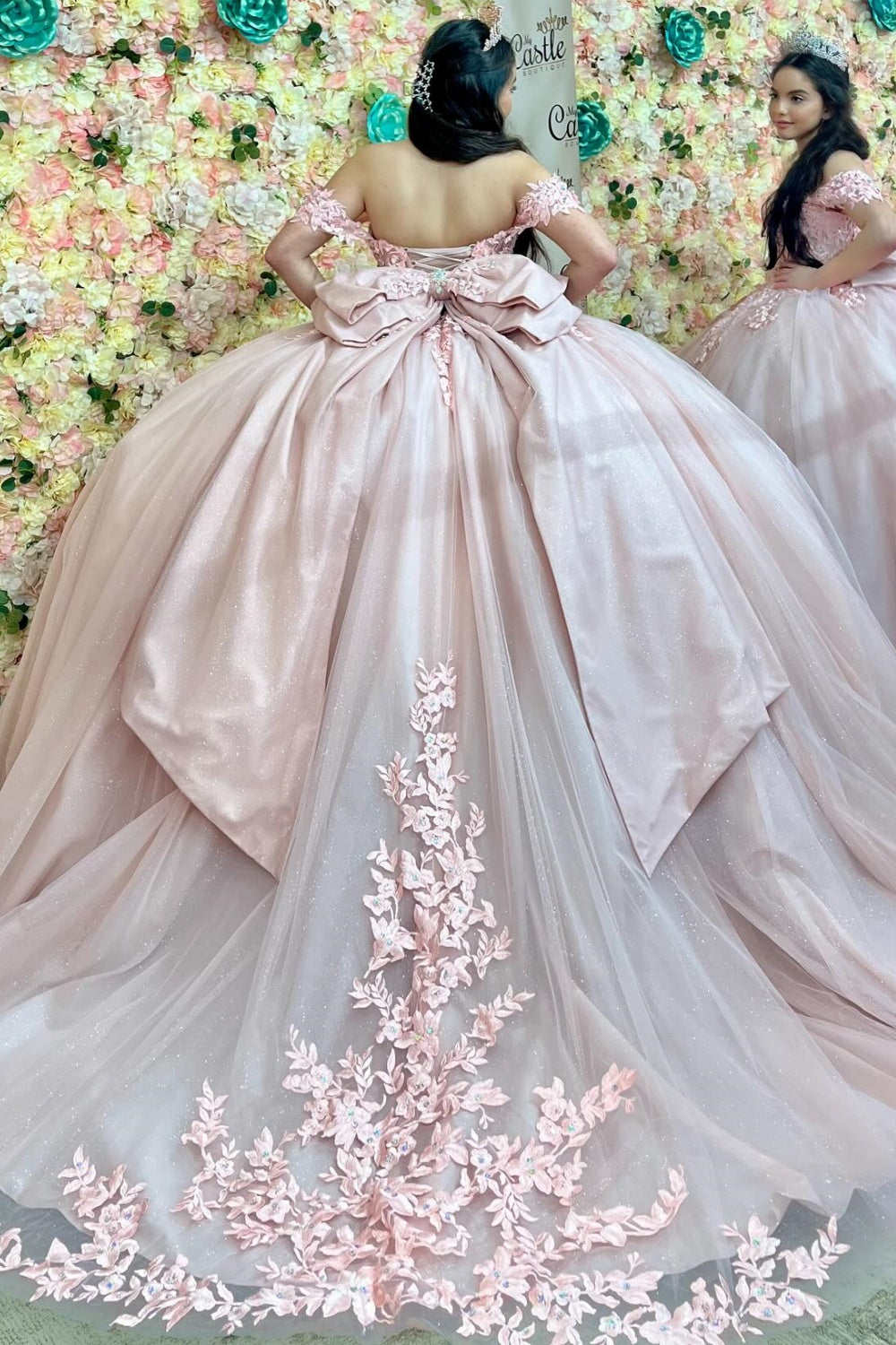 Vestido de Quinceañera Azul Marino con Lentejuelas, Apliques de Cuentas, Brillos y Escote Bardot YQ1055