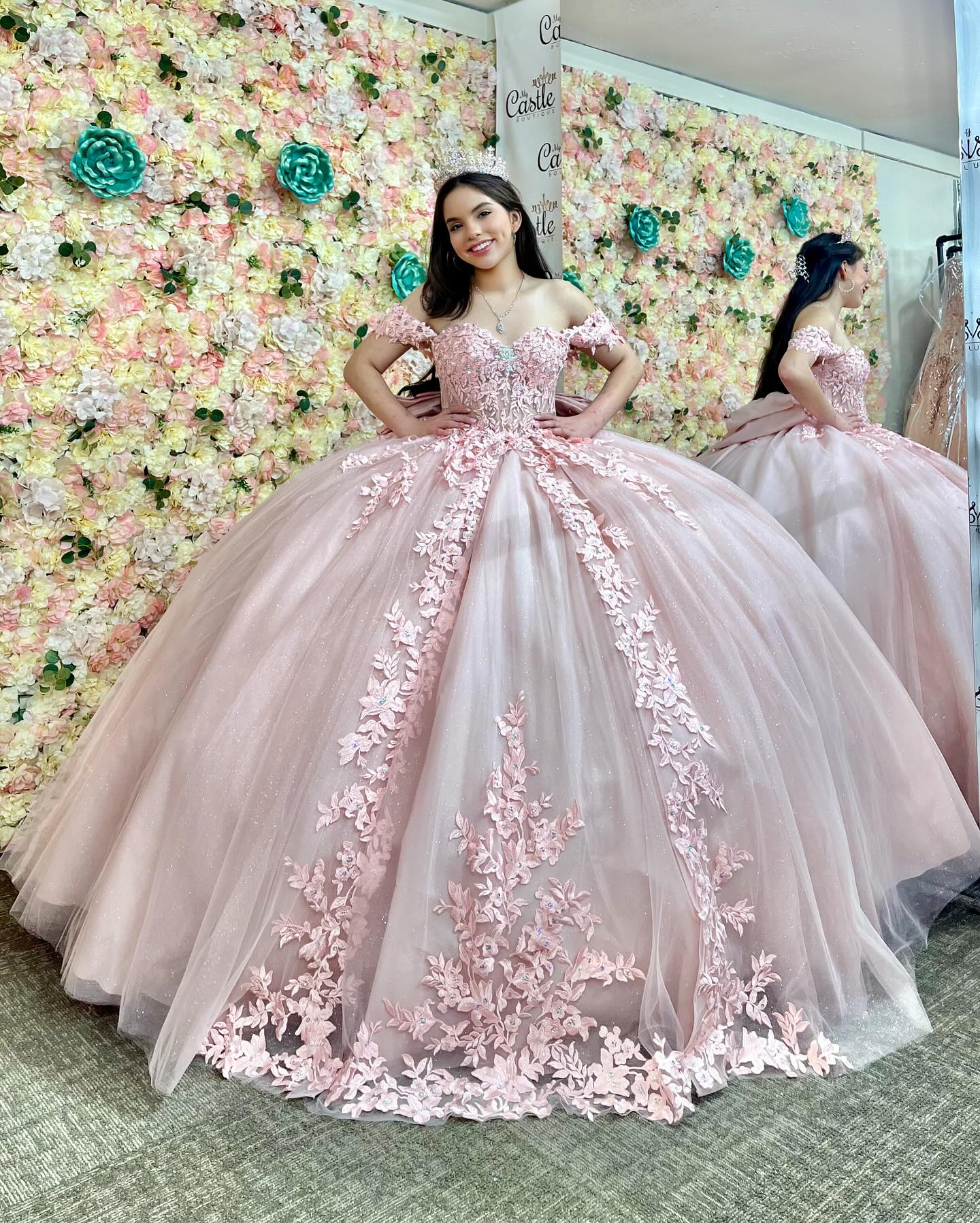 Vestido de Quinceañera Azul Marino con Lentejuelas, Apliques de Cuentas, Brillos y Escote Bardot YQ1055