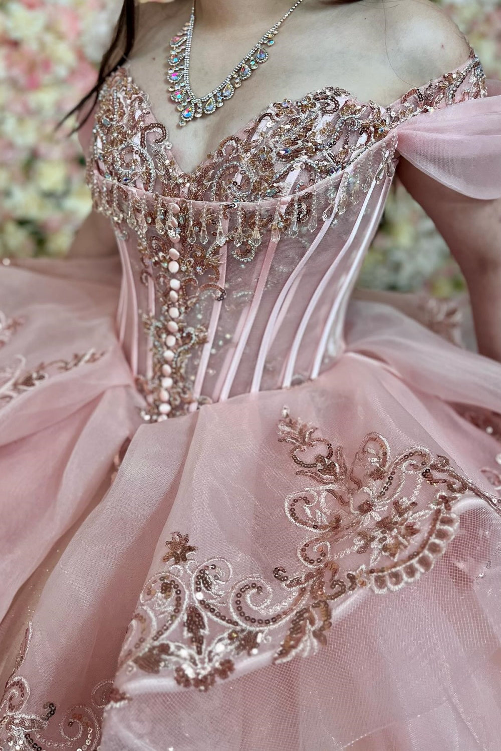 Ärmelloses Off-Shoulder-Ballkleid mit Applikationen, Rüschen, Stufenrock und Schleife, Schwarz Royalblau, Quinceañera-Kleid YQ1150