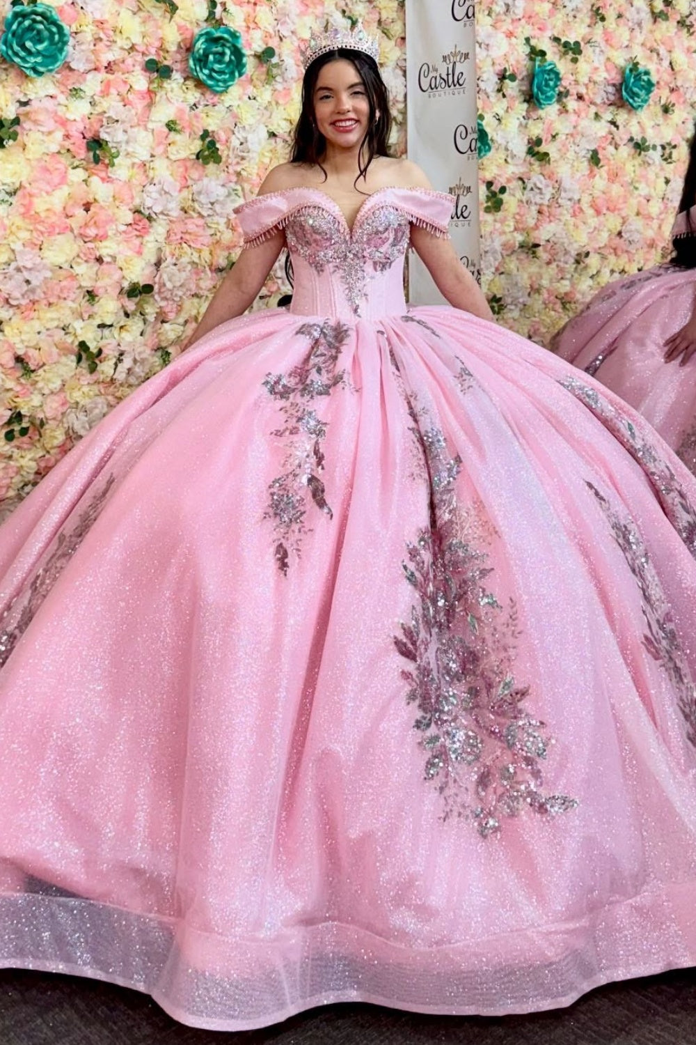 Vestido de Quinceañera Azul Marino con Lentejuelas, Apliques de Cuentas, Brillos y Escote Bardot YQ1055