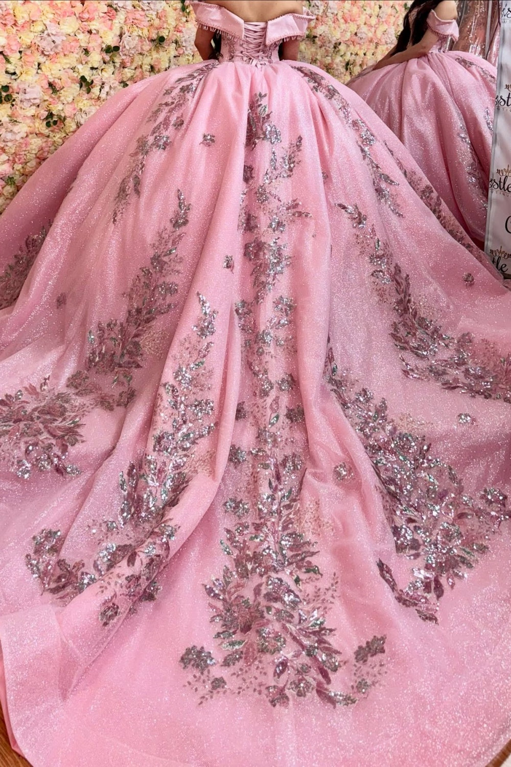 Vestido de Quinceañera Azul Marino con Lentejuelas, Apliques de Cuentas, Brillos y Escote Bardot YQ1055