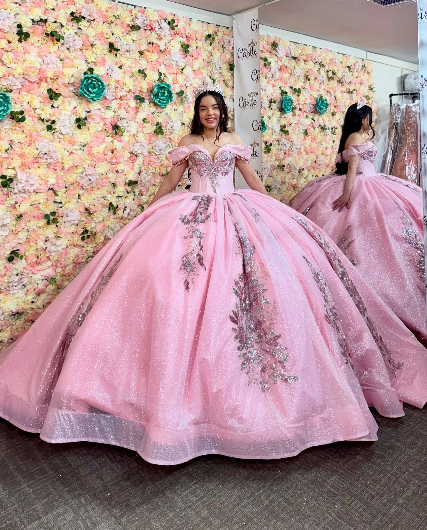 Vestido de Quinceañera Azul Marino con Lentejuelas, Apliques de Cuentas, Brillos y Escote Bardot YQ1055