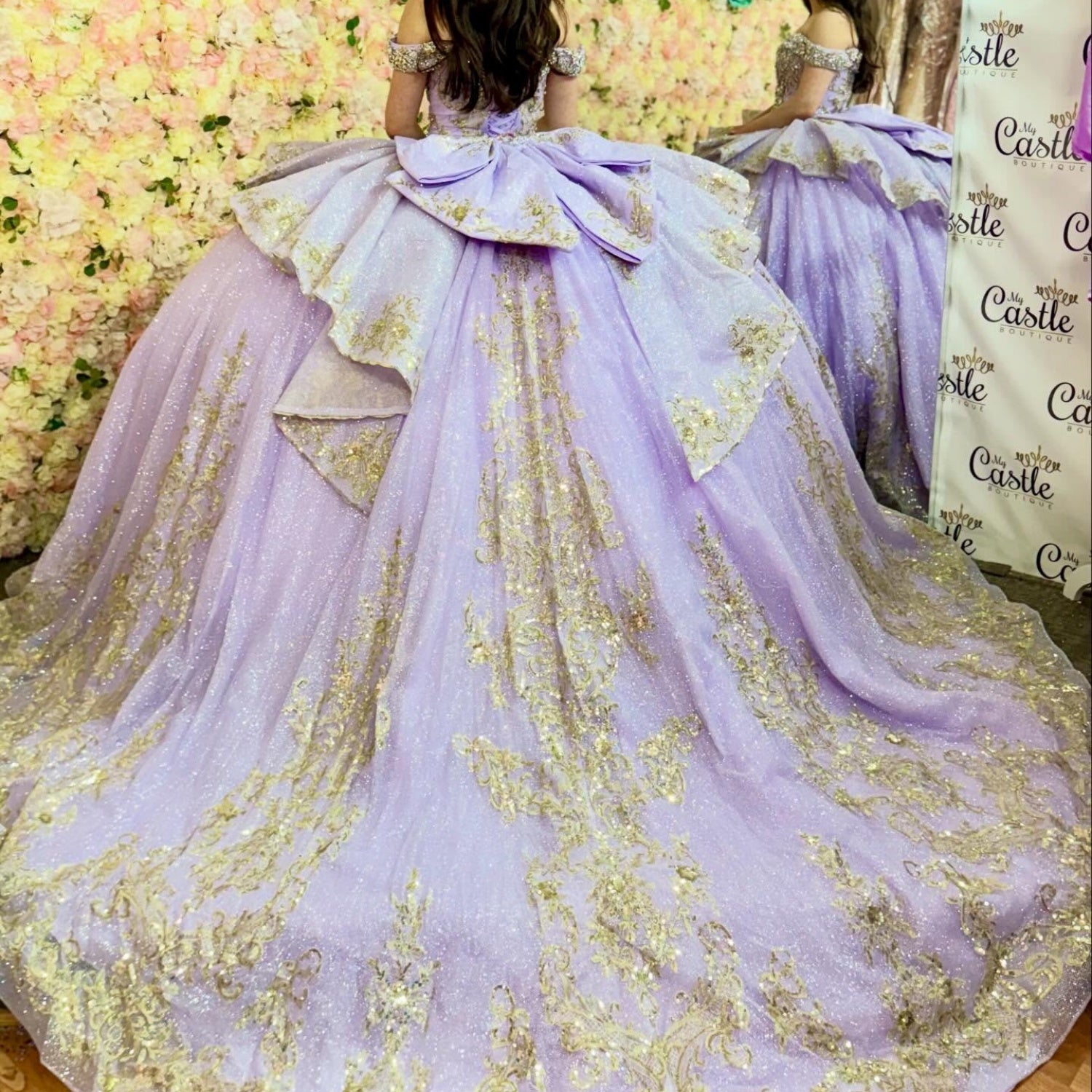 Vestido de Quinceañera Azul Marino con Lentejuelas, Apliques de Cuentas, Brillos y Escote Bardot YQ1055
