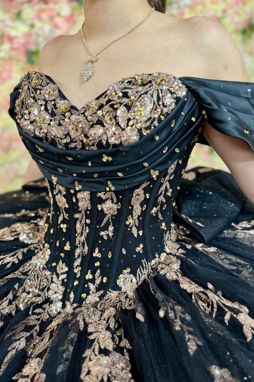 Off Shoulder Sleeveless Beaded Sequins Appliques Bow Knot Quinceañera Dress YQ1160