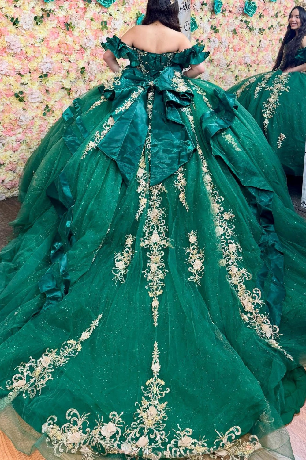 Off Shoulder Sleeveless Beaded Gold Sequins Appliques Bow Knot Dark Green Quinceañera Dress YQ1162