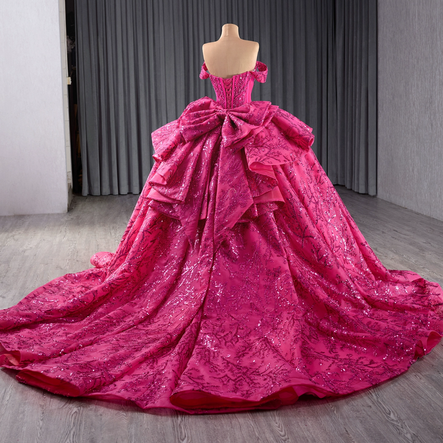 Off Shoulder Sleeveless  Beaded Sequins Appliques Ruffles Bow Knot Fuchsia Quinceañera Dress YQ1176