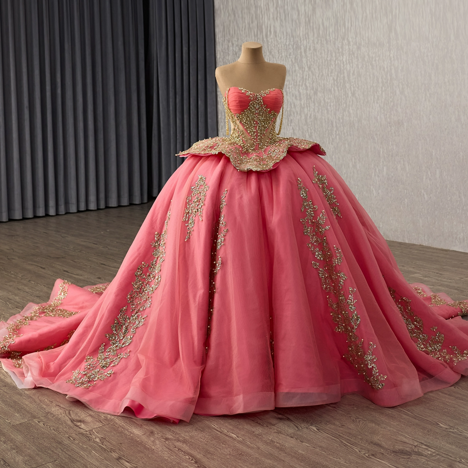 Off Shoulder Sleeveless Beaded Sequins Gold Appliques Ruffles Quinceañera Dress YQ1177