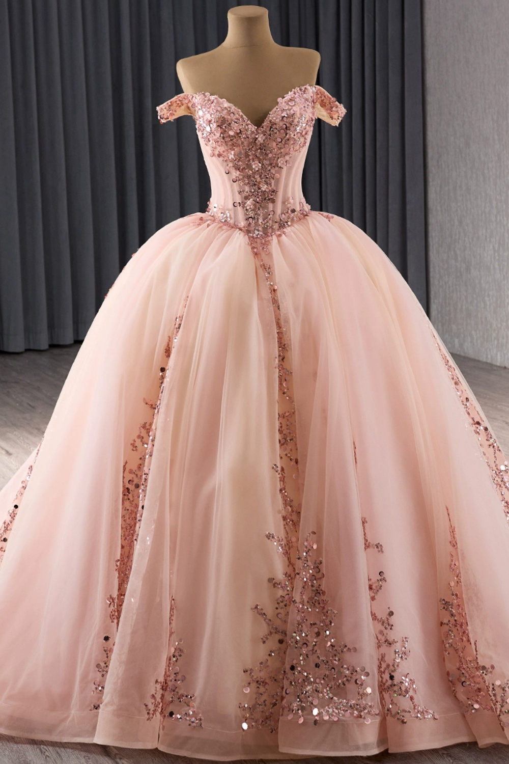 Vestido de Quinceañera Azul Marino con Lentejuelas, Apliques de Cuentas, Brillos y Escote Bardot YQ1055