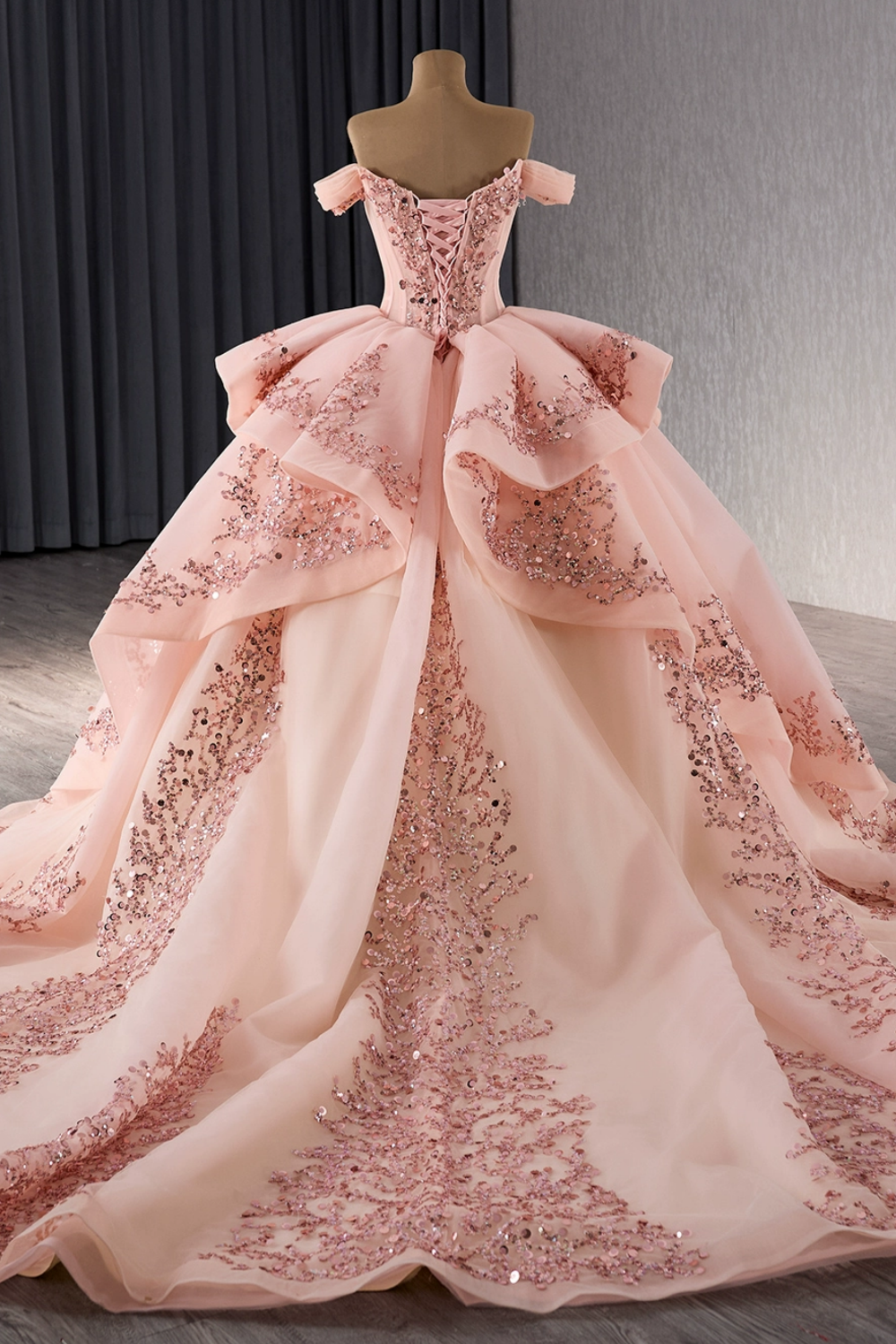 Vestido de Quinceañera Azul Marino con Lentejuelas, Apliques de Cuentas, Brillos y Escote Bardot YQ1055