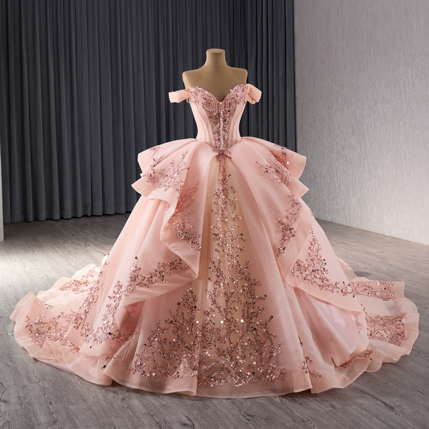 Vestido de Quinceañera Azul Marino con Lentejuelas, Apliques de Cuentas, Brillos y Escote Bardot YQ1055
